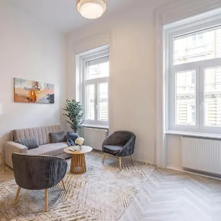 Bright Downtown Hideaway - Steps From Basilica דירה *