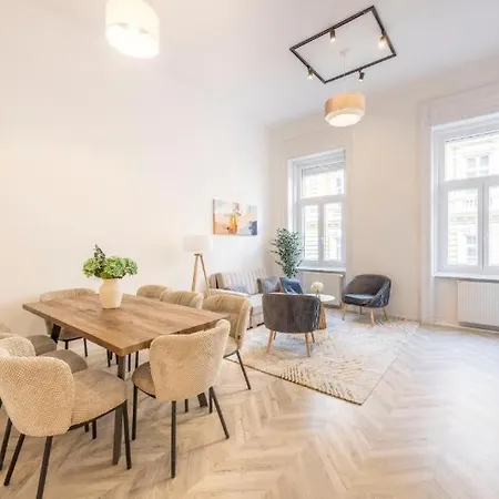 Bright Downtown Hideaway - Steps From Basilica Budapesta
