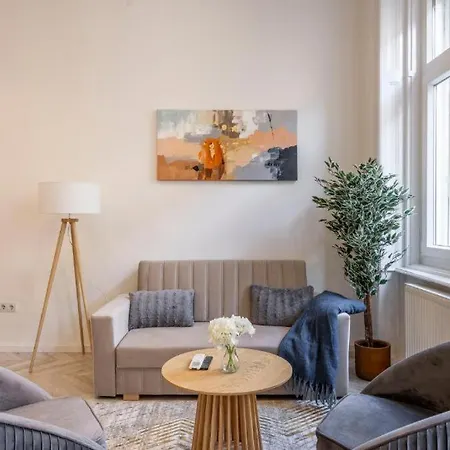 Bright Downtown Hideaway - Steps From Basilica Budapesta