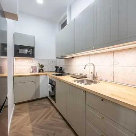 Bright Downtown Hideaway - Steps From Basilica Apartament *