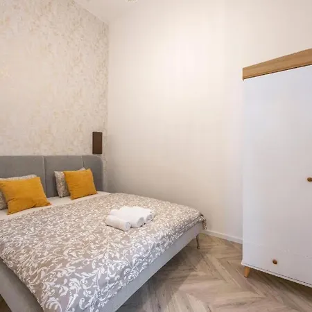 Bright Downtown Hideaway - Steps From Basilica *