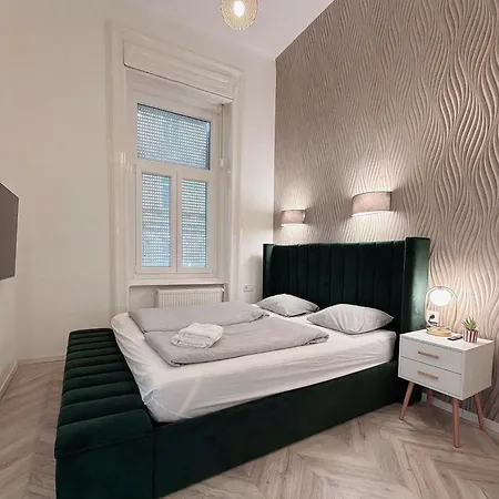Apartament Bright Downtown Hideaway - Steps From Basilica *