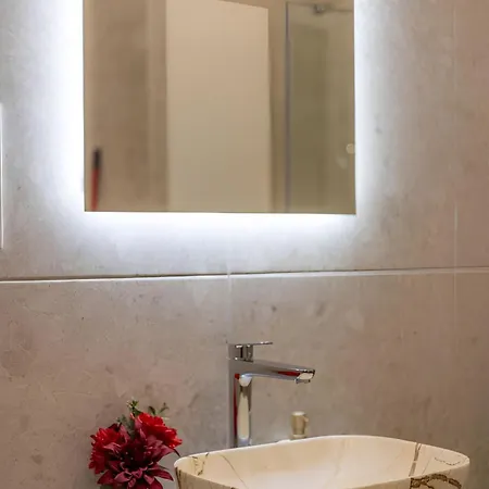 Bright Downtown Hideaway - Steps From Basilica