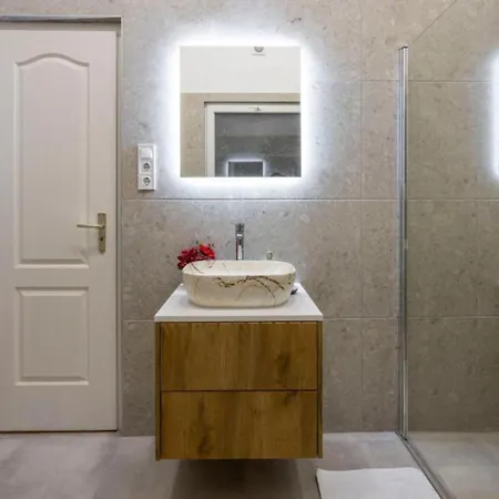 Bright Downtown Hideaway - Steps From Basilica Apartament *