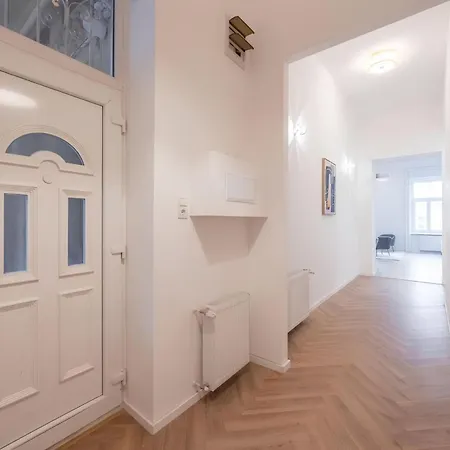 Apartament Bright Downtown Hideaway - Steps From Basilica Budapesta