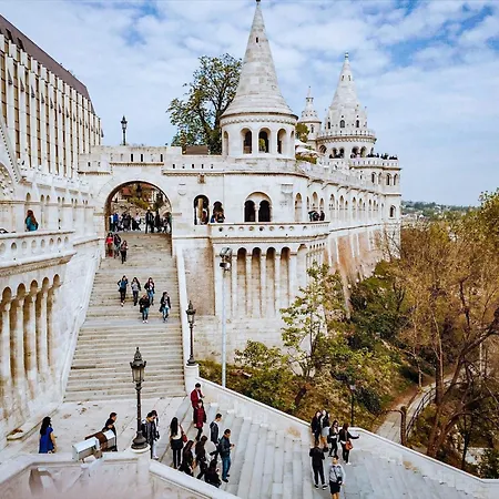 Bright Downtown Hideaway - Steps From Basilica * Budapesta