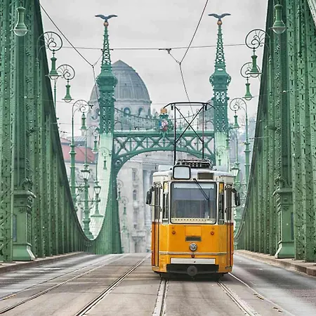 Bright Downtown Hideaway - Steps From Basilica Budapesta