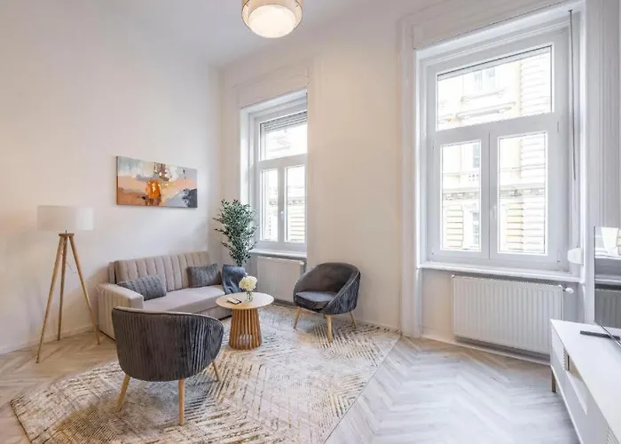 Bright Downtown Hideaway - Steps From Basilica Lägenhet *