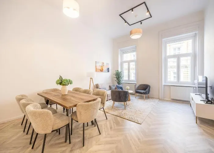 Bright Downtown Hideaway - Steps From Basilica Budapest