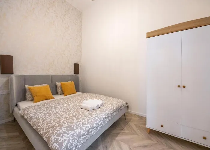 Bright Downtown Hideaway - Steps From Basilica *