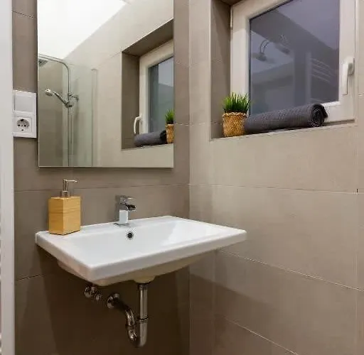 Apartament Bright Downtown Hideaway - Steps From Basilica
