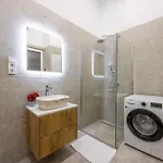 Bright Downtown Hideaway - Steps From Basilica